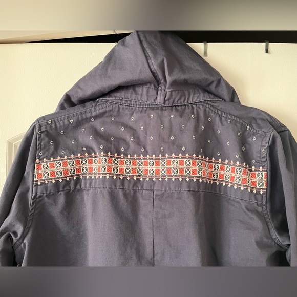 Medium, Roxy light jacket, removable hood, super cute! - Picture 4 of 4